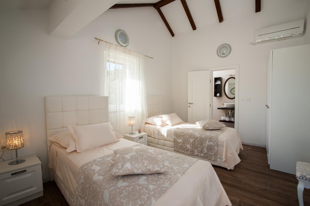 Luxury Villa Kate - In Lucice Bay With Turquoise Sea, Amazing Seaviews, And Heated Pool Milna  Esterno foto